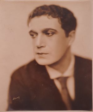 1927 arthur edmund carew the cat and the canary publicity portrait (1)