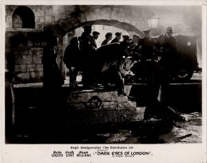 dark eyes of london still with Bela Lugosi and Greta Gynt (7)